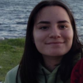Candela, Niñera en Colonia Caroya