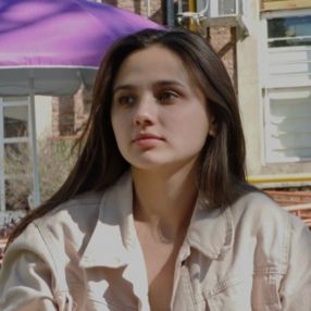 Daniela, Niñera en Villa España
