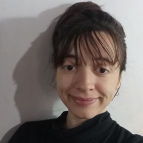 Macarena, Babysitter in Pilar