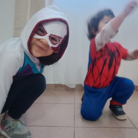 Karen, Familia en Centenario 