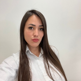 Agostina Ayelen, Babysitter in General Pacheco