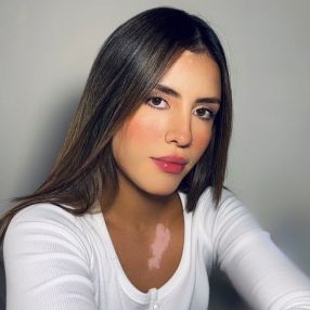 Nahomy Colmenares, Niñera en Castelar