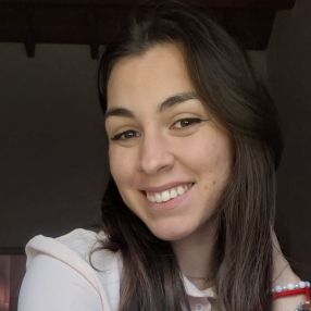 Emilia, Niñera en Villa Elvira