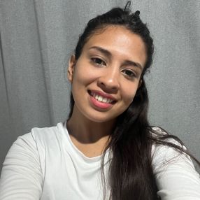 Angeles, Niñera en Luis Lagomarsino o Maquinista F. Savio (Oeste)