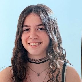 Violeta, Niñera en Villa Martelli