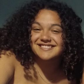 Abril, Babysitter in San Antonio de Padua