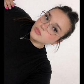 Melina, Babysitter in La Reja