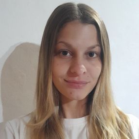 Agustina, Niñera en Funes