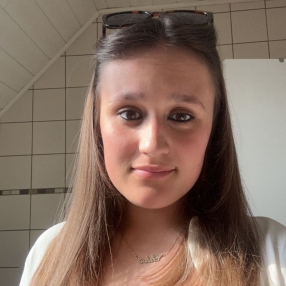 Chloe, Babysit in Diepenbeek
