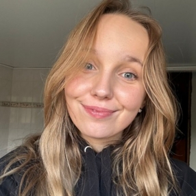 Nina, Babysit in Dilsen-Stokkem