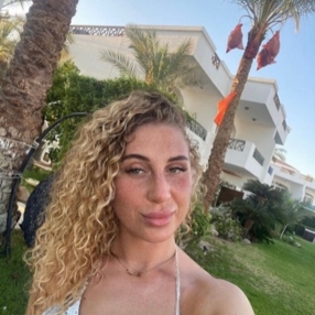 Yana, Babysitter à Beveren