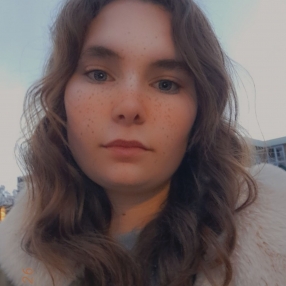 Zoë, Babysitter in Genk