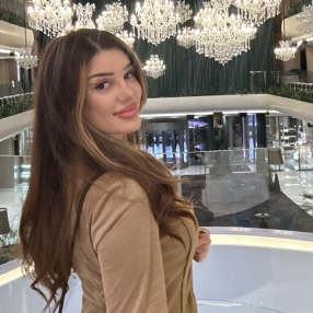 Araxia, Babysitter à Namen