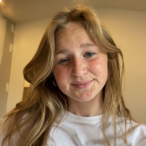 Anne-Fleur, Babysit in Attenhoven