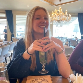 Zoe, Babysitter à Hoeilaart