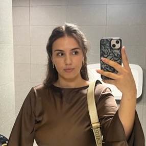 Safia, Babysitter à Brakel