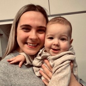 Maythé, Babysitter à Knesselare