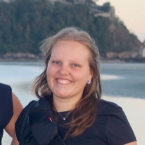 Louise, Babysitter à Eigenbrakel