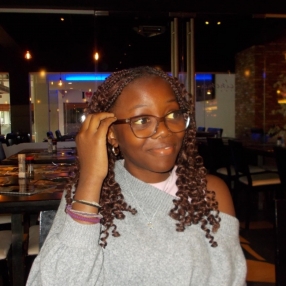 Shifula, Babysitter in Turnhout