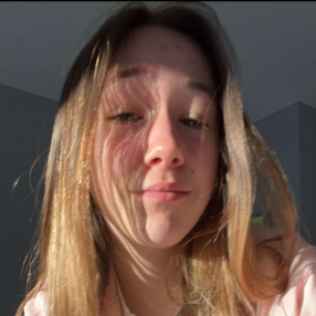 Lore, Babysitter à Huldenberg