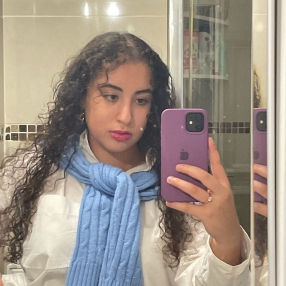 Manar, Babysitter à Harelbeke