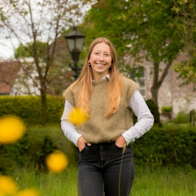 Merel, Babysitter in Pelt
