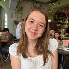 Lotte, Babysit in Berchem