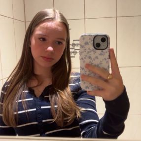Tess, Babysitter in Gavere