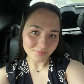 Charlotte, Babysitter à Fosses-la-Ville