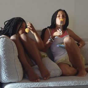 Ariane, Family in Brussel