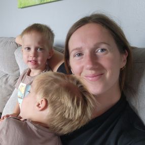 Stefanie, Babysit in Houthulst