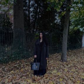 Aya, Babysitter à Heers