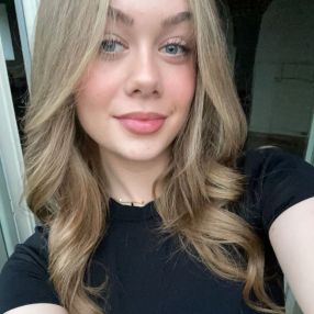 Lisa, Babysitter à Merbes-le-Château