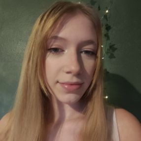 Leyella, Babysitter à Herstal