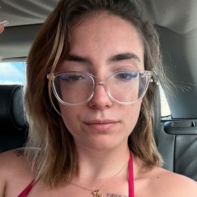 Althea, Babysitter à Dour