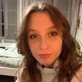Roos, Babysitter in Gent