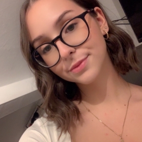 Lena, Babysitter à Forchies-la-Marche