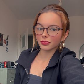 Laura, Babysitter à Fleurus