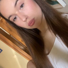 Kiana, Babysitter à Haaltert