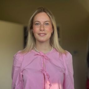 Lize, Babysitter in Herzele