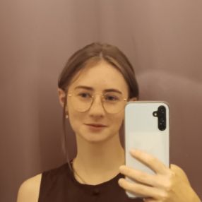 Aurelia, Babysitter à Izegem