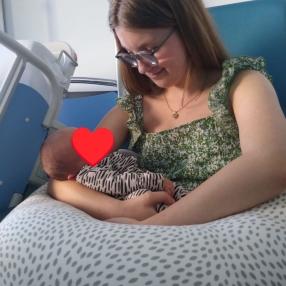 Evi, Babysitter in Roeselare