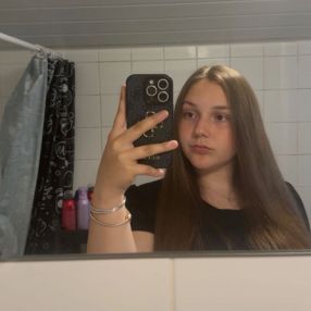 Chloé, Babysit in Nijvel