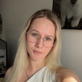 Davinia, Babysit in Herzele