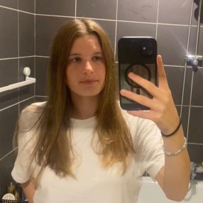 Manon, Babysit in Lierde