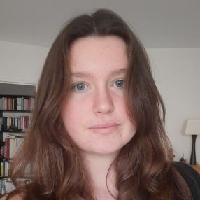 Manon, Babysitter in Luik