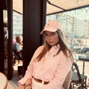 Novia, Babysit in Kruisem