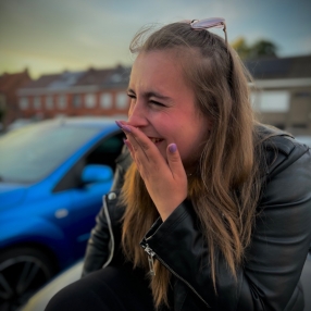 Oceane, Babysitter in Ieper