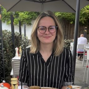 Dana, Babysitter à Diepenbeek