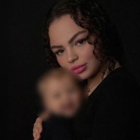 Shakira, Gezin in Gistel